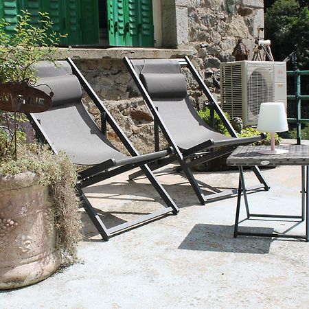 Studio Malou, Cuisine, Salle D'Eau, Terrasse Amenagee Olliergues 外观 照片