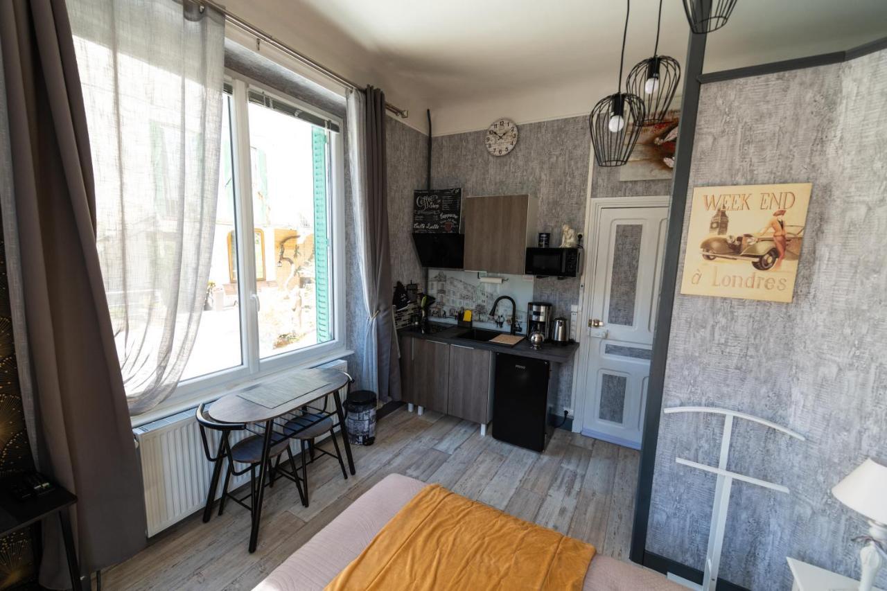 Studio Malou, Cuisine, Salle D'Eau, Terrasse Amenagee Olliergues 外观 照片