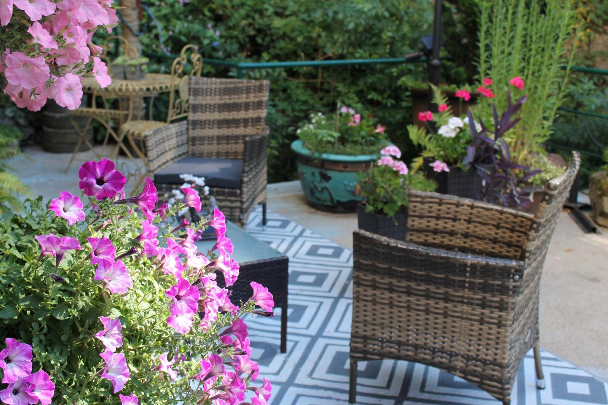 Studio Malou, Cuisine, Salle D'Eau, Terrasse Amenagee Olliergues 外观 照片