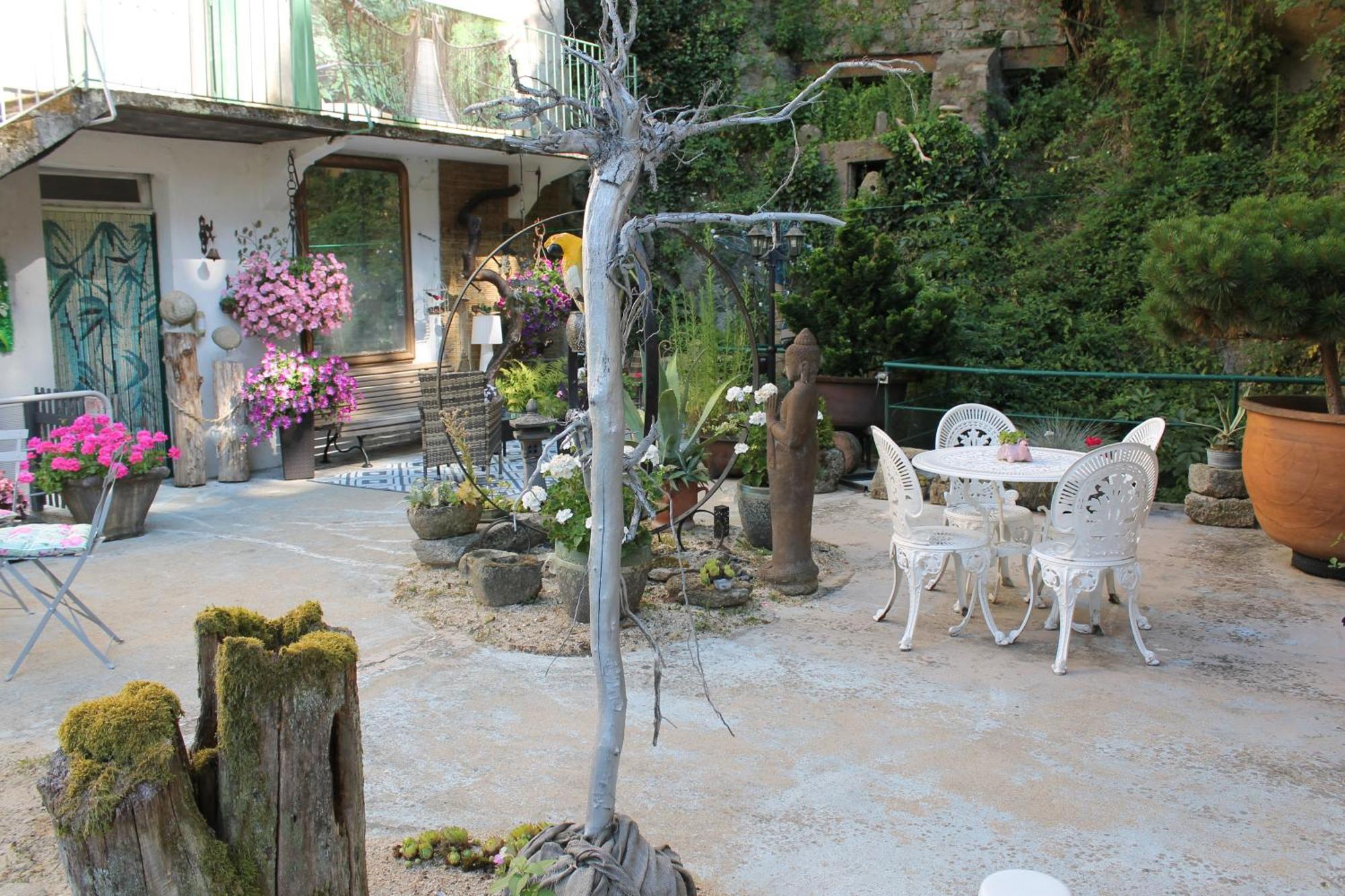 Studio Malou, Cuisine, Salle D'Eau, Terrasse Amenagee Olliergues 外观 照片