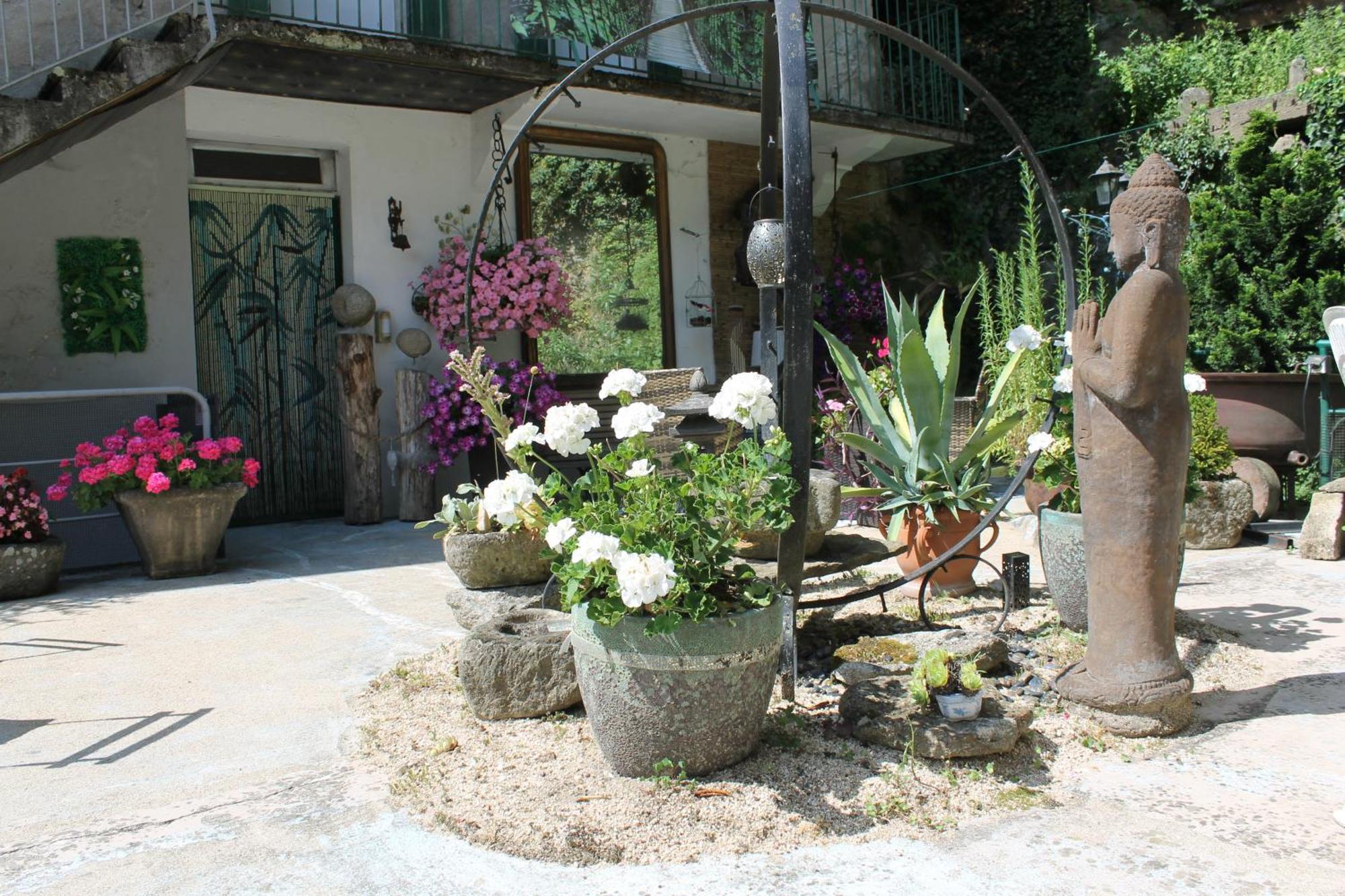 Studio Malou, Cuisine, Salle D'Eau, Terrasse Amenagee Olliergues 外观 照片