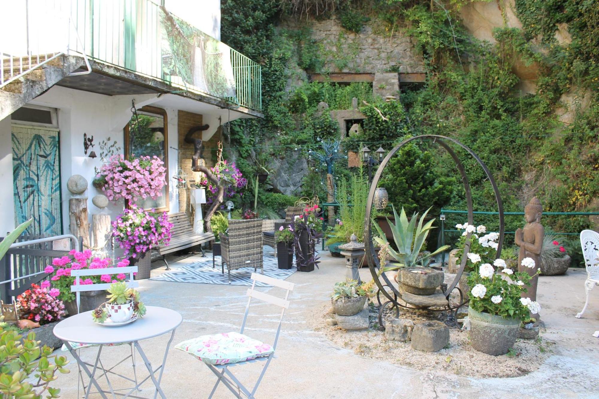 Studio Malou, Cuisine, Salle D'Eau, Terrasse Amenagee Olliergues 外观 照片