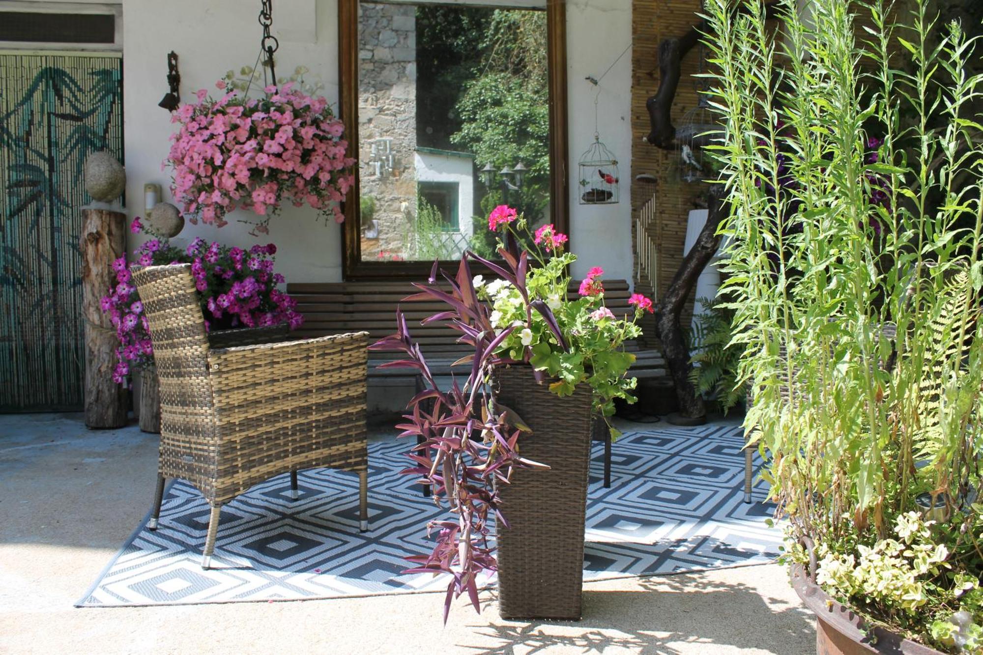 Studio Malou, Cuisine, Salle D'Eau, Terrasse Amenagee Olliergues 外观 照片