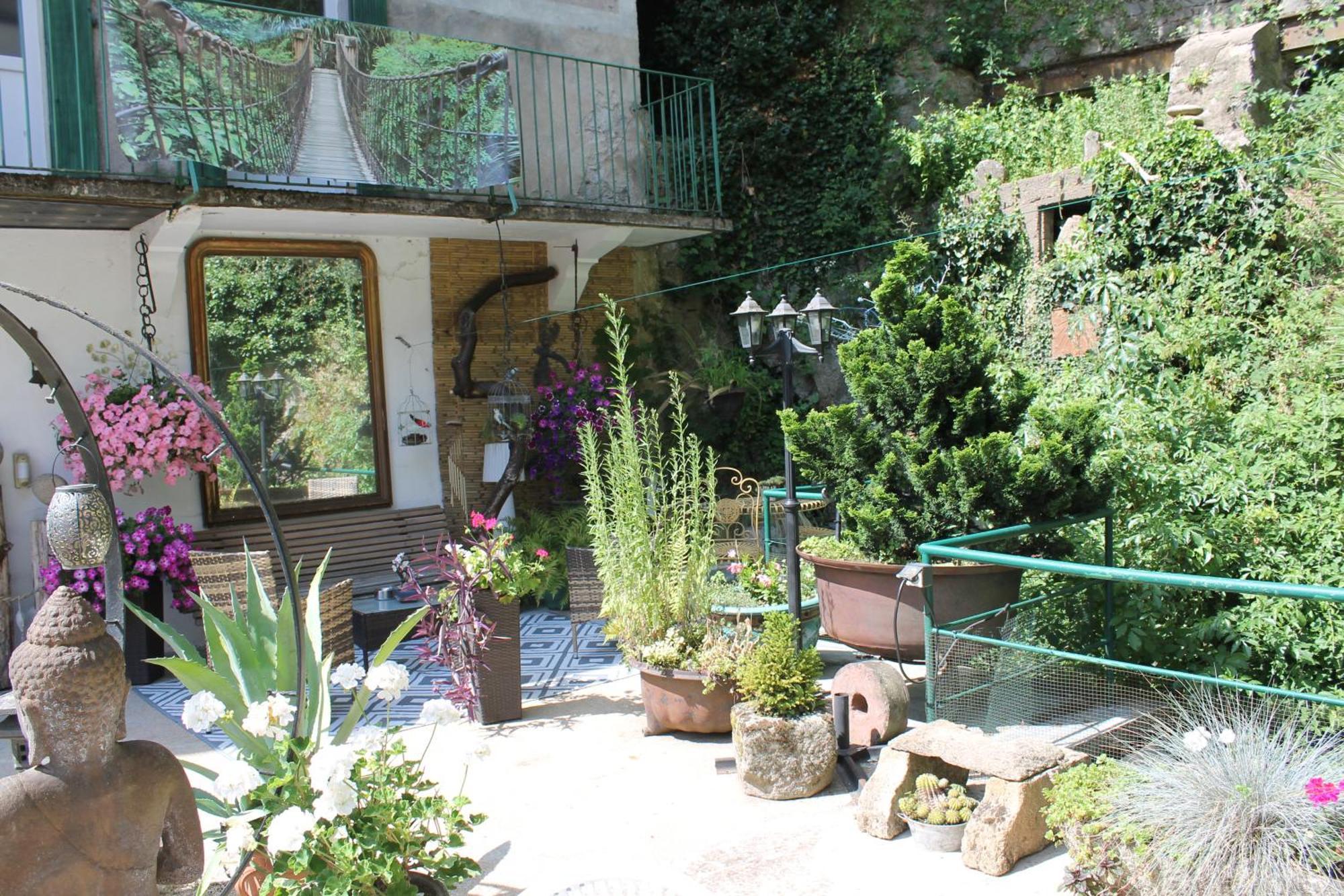 Studio Malou, Cuisine, Salle D'Eau, Terrasse Amenagee Olliergues 外观 照片