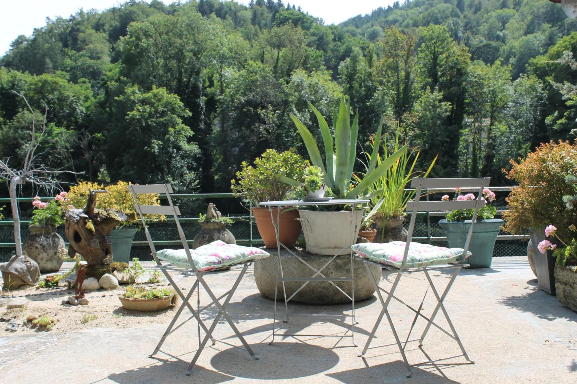 Studio Malou, Cuisine, Salle D'Eau, Terrasse Amenagee Olliergues 外观 照片